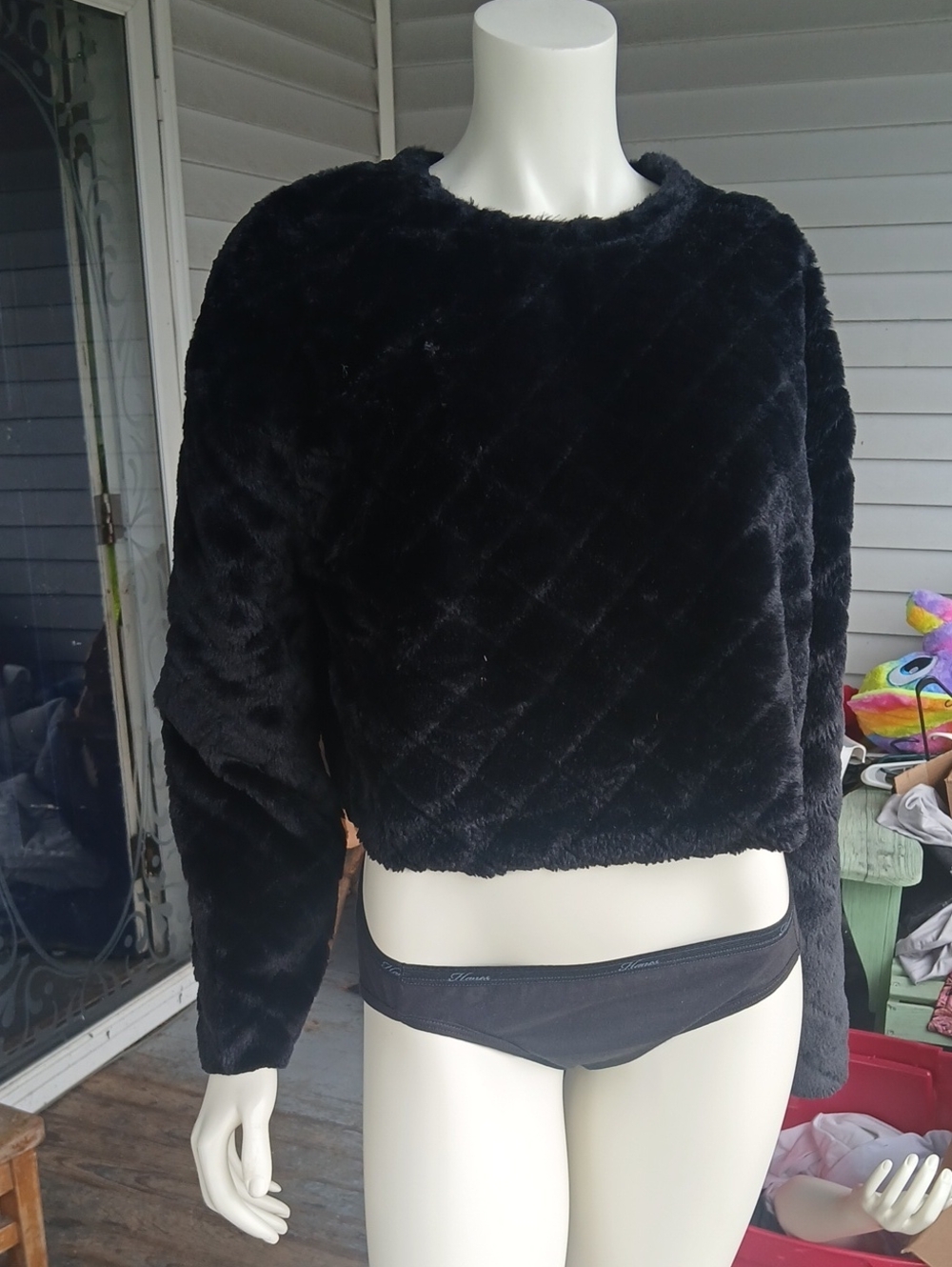 NWOT Zara Black Quilted Cropped Long Sleeved Sweater Size Medium